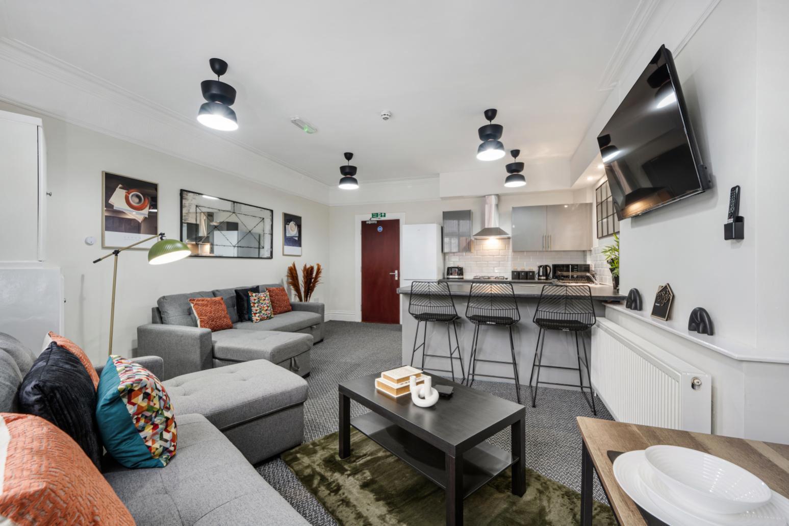 Anfield Cosy Stays | Sleeps 141