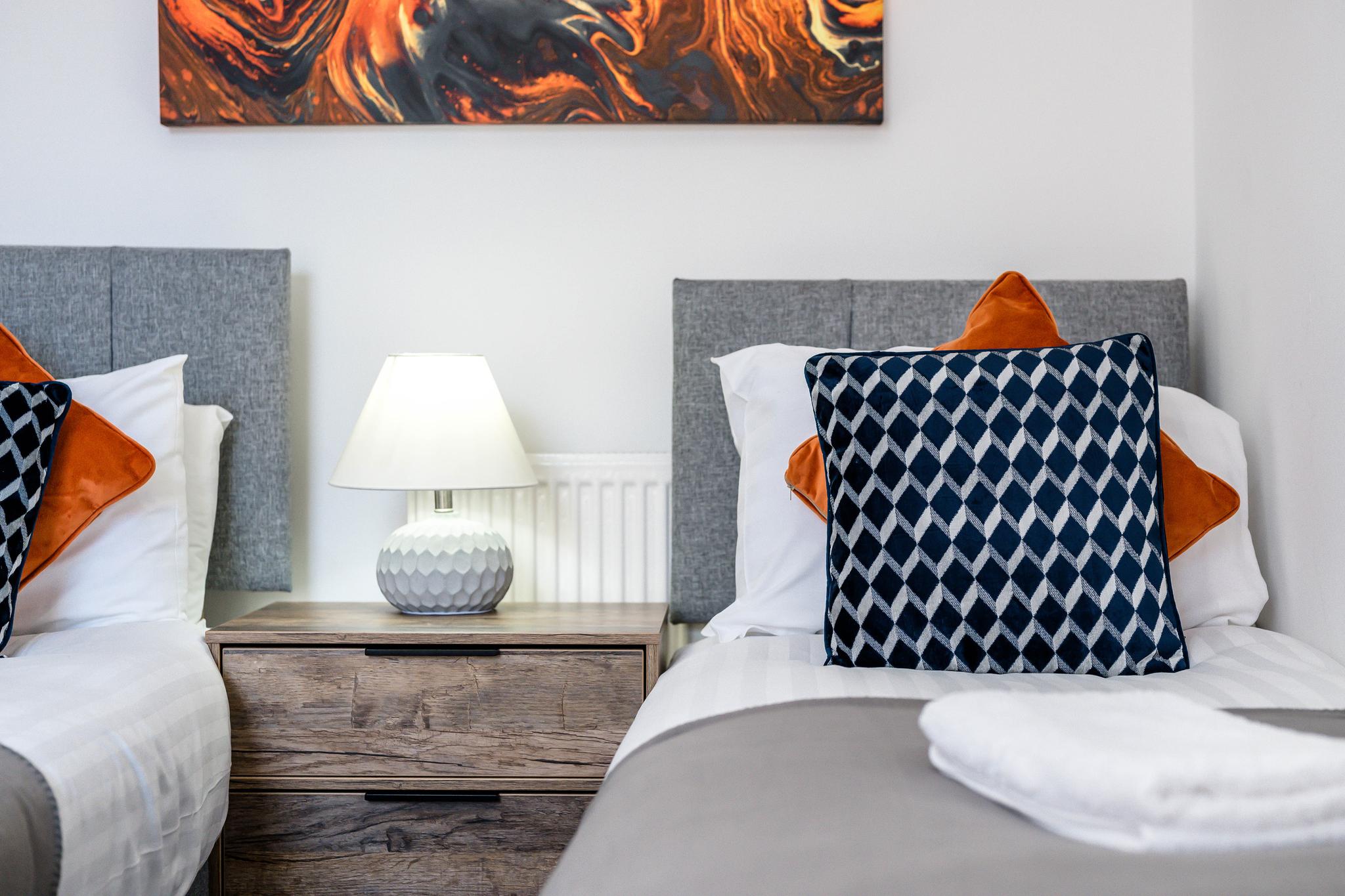 Cameron House | Air Host & Stay | 3BR sleeps 75