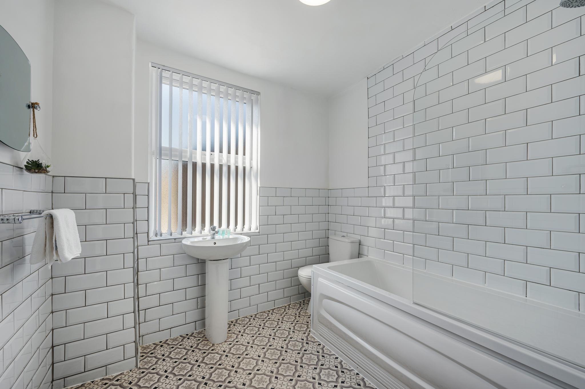 Cameron House | Air Host & Stay | 3BR sleeps 74