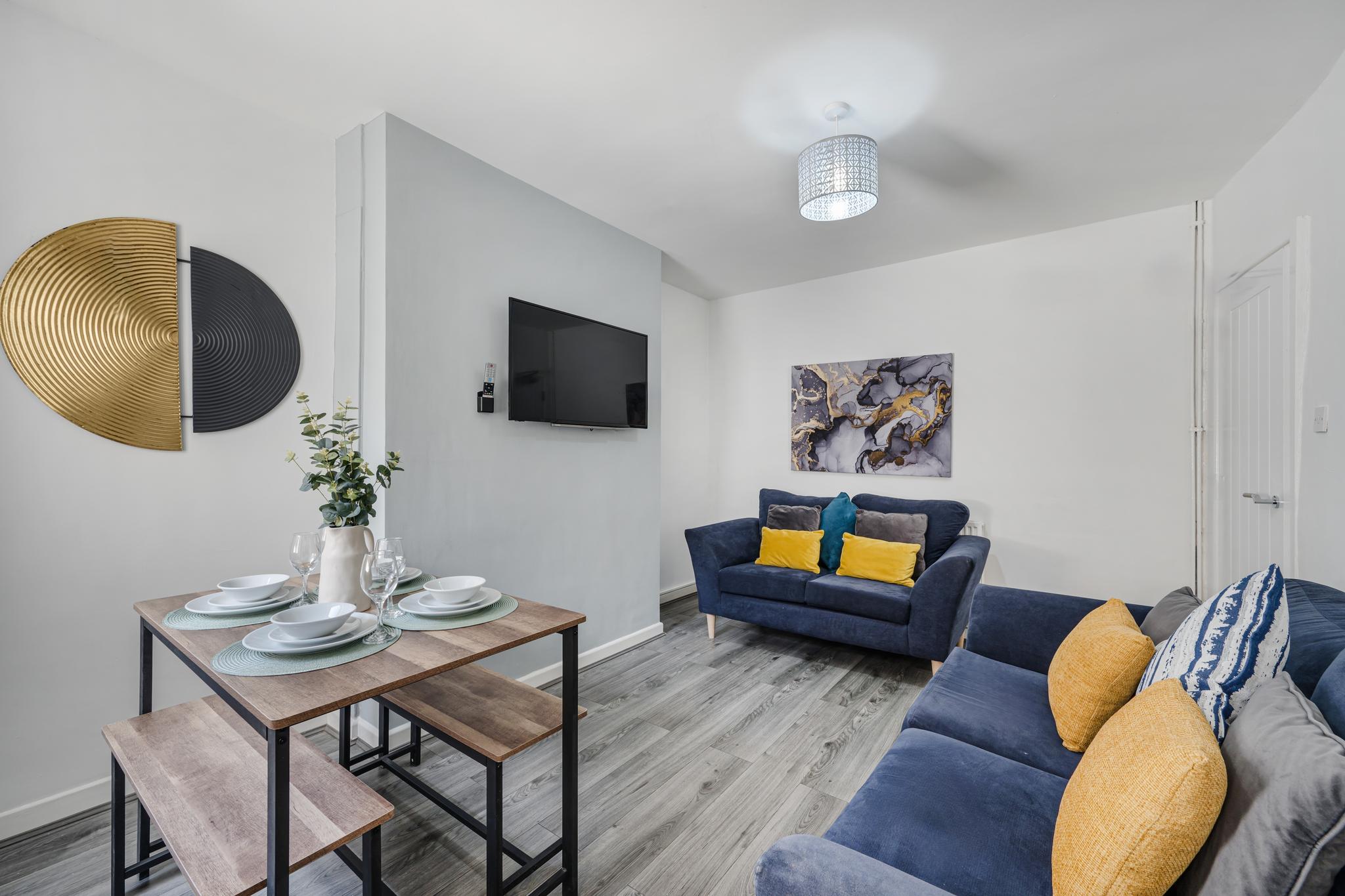 Cameron House | Air Host & Stay | 3BR sleeps 71